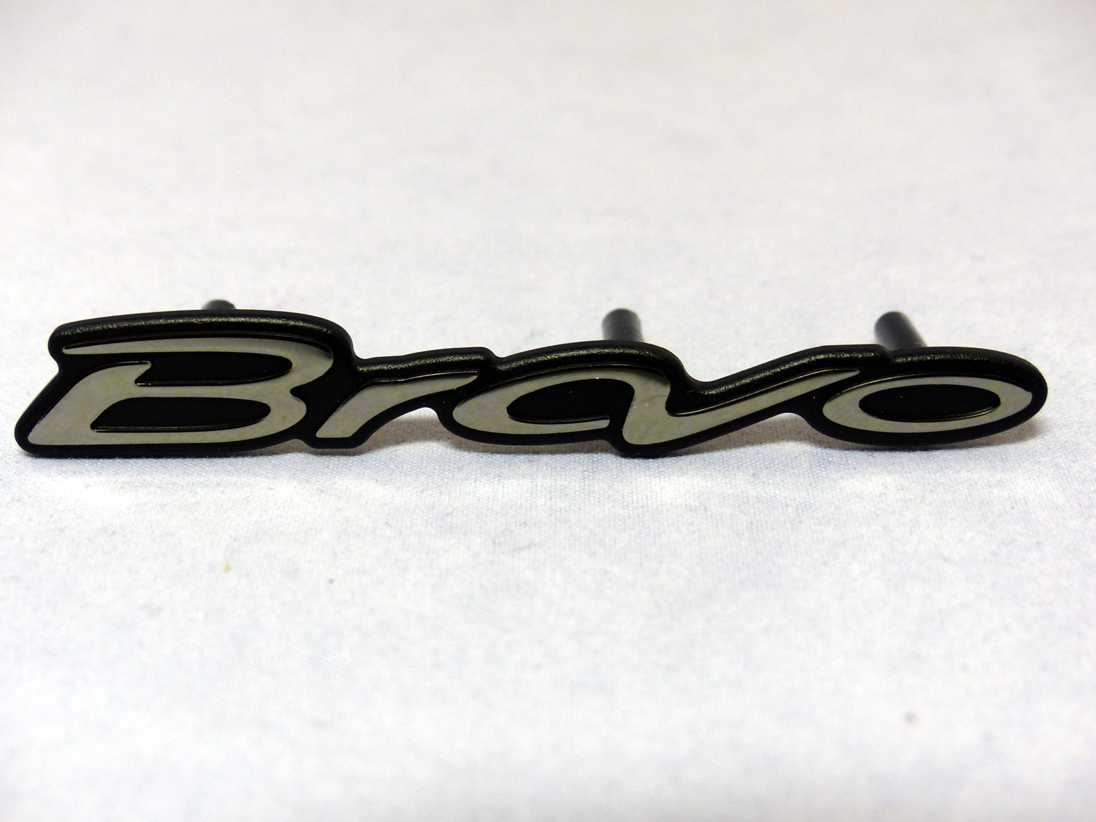 Fiat Bravo 2007 Schriftzug original Sticker Armaturenbrett silber Typ 198